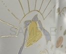 ずっと飾れる金のウェルカムボードを制作します ２人の似顔絵と好きなものを輝く金のラインで描きます。 イメージ4