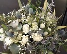 結婚式の装花アドバイスします ブーケやメインなどイメージを担当さんに伝えるお手伝いします。 イメージ2