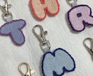 手刺繍イニシャルキーホルダー作成します 2Dネイル風のデザインのイニシャルキーホルダーです イメージ2