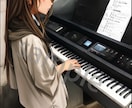 表示イラストの販売します 、電子ピアノを弾く女性、ラフな格好 イメージ1