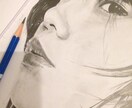 ポストカードサイズの似顔絵（鉛筆画）描きます ポストカードサイズのケント紙に鉛筆のみ使用で似顔絵を描きます イメージ1