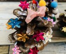 かわいいクリスマスツリーを作ります まつぼっくりを使ってキラキラのクリスマスにぴったりです！ イメージ4