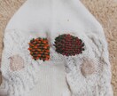 穴が開いた服をダーニングで直します カラフルなダーニングでかわいく補修いたします。 イメージ2