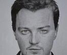 写真からリアルな似顔絵制作します 鉛筆(モノクロ)でスーパーリアルな似顔絵制作します。 イメージ5