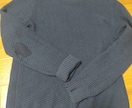 穴が開いた服をダーニングで直します カラフルなダーニングでかわいく補修いたします。 イメージ5