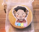 ポップで可愛いらしい❤︎似顔絵を描きます 結婚式やプレゼントで使える缶バッチも作っています！！ イメージ5