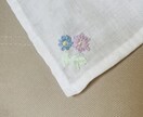 手作りの刺繍します ハンカチにお花や小物の刺繍します。長く愛されるお守りに。 イメージ5