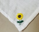 手作りの刺繍します ハンカチにお花や小物の刺繍します。長く愛されるお守りに。 イメージ4