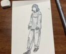 インスタのファッション写真のようなイラスト描きます あなたのお気に入りの写真（全身）を手書きモノクロイラストに。 イメージ2