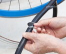 自分で自転車を修理したい人、手伝います 元自転車店員として毎日何十件とパンクやタイヤ交換してました。 イメージ2