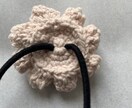 かぎ針で編んだ可愛いお花のヘアゴム編みます お子様にいかがですか♪プレゼントにもおすすめです！ イメージ2