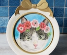 お花で飾った愛猫ちゃんのミニ肖像画を手描きします パステルの温かいタッチで可愛らしく♡リボンフレーム付きです♫ イメージ8