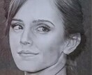 鉛筆画で人物の似顔絵を手描きで作成を致します 画像をもとに手描きの似顔絵描きます。一点もので原画送ります イメージ4