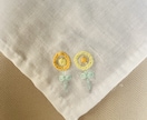 手作りの刺繍します ハンカチにお花や小物の刺繍します。長く愛されるお守りに。 イメージ8