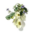 花瓶ごとお届け・枯れない装花便承ります 造花を花瓶ごと完成形でお届け！置くだけで空間の印象を整えます イメージ2