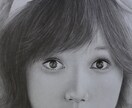 写真からリアルな似顔絵制作します 鉛筆(モノクロ)でスーパーリアルな似顔絵制作します。 イメージ6