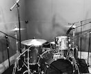 レコーディングスタジオで録音します 打ち込み音源ではなく、生ドラム音源を提供致します。 イメージ2