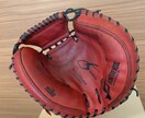グローブやミットの型付けをします 野球歴15年。主にミットを得意とします。 イメージ3