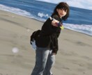 可愛くてエモーショナルな女の子のイラストを描きます 肖像画のようなアップの絵から風景こみの全身イラストも描きます イメージ1