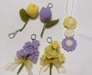 お花のキーホルダー編みます かぎ針編みのキーホルダー　【編み物】【かぎ編み】 イメージ1