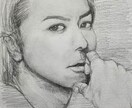 鉛筆でアナログ似顔絵(A5)を描かせていただきます お祝いや記念日などのプレゼントに最適です。 イメージ2