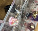 レジンでアクセサリーやキーホルダーを作ります ネックレスやキーホルダーをつくってます イメージ3