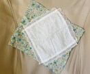 手作りの刺繍します ハンカチにお花や小物の刺繍します。長く愛されるお守りに。 イメージ1