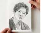 日常にアートを。温かい素描タッチで似顔絵を描きます 写真を超えた温もりを。大切な思い出を軽やかな鉛筆画にします。 イメージ4