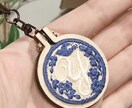 手刺繍によるイニシャルキーホルダーをお作り致します あなただけの唯一無二の手刺繍キーホルダー イメージ2