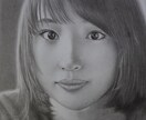 写真からリアルな似顔絵制作します 鉛筆(モノクロ)でスーパーリアルな似顔絵制作します。 イメージ4