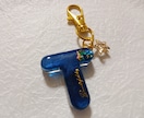 レジンでイニシャルや名入れキーホルダー作ります オリジナルデザイン、推し活グッズ、誕生日プレゼント等に♪ イメージ3