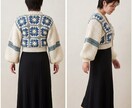 手編みモチーフ柄ショート丈カーディガンを制作します レトロ可愛いグラニースクエア柄！サイズや色の相談も承ります イメージ1