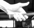 これからゴルフを始めようとする方を指導します ①グリップの基本動作をお家で学習します。 イメージ4