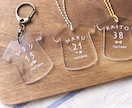 名入れ＊ナチュラルなTシャツキーホルダー制作します お名前と背番号を刻む、世界にひとつの記念品を制作します イメージ3
