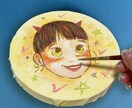 お部屋に飾りやすいギフト用のイラスト描きます 人物や人物の似顔絵、ギフト用、手のひらサイズのイラスト イメージ5