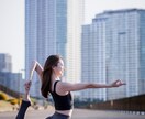 ヨガのポーズ監修(Web・CMほか)を行います 撮影向けのヨガポーズの提案・修正をオンラインで行います。 イメージ3