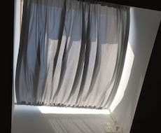 天窓の暑さ対策用に遮熱バーバーカーテン作ります ステンレスグレーがまるで木陰にいるような涼感を体験できます