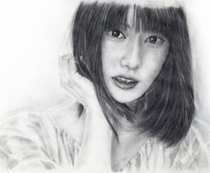 鉛筆によるリアルな人物画（似顔絵）を描きます イメージ1
