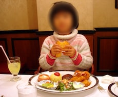 動画中の消したいものをモザイクぼかし処理いたします 激しく動く対象でも処理が可能です。