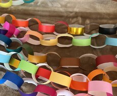 折り紙チェーン作ります イメージ1