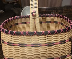 クラフトバンドで、バッグや小物作ります クラフトバンドを使って、小物入れや籠バッグを作ります。