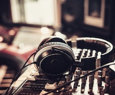 あなたのオリジナル曲にコードを付けます 鼻歌でも大丈夫です。楽譜にて納品いたします。