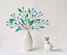 色鮮やかなブルーのかすみ草のスワッグを作ります お部屋に彩りを加えるアレンジフラワー