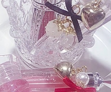 いちごの目印チャーム作ります リップ等に付ければ可愛いです！