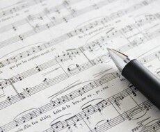 楽譜がない楽曲を、耳コピ（採譜）します 演奏してみたいけど楽譜がない！という曲、ありませんか？