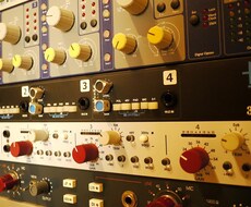 プロの技術であなたの楽曲をミックスします 24trまで。17年間で磨き上げた技術を注ぎ込みます