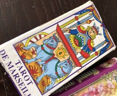 どーんと読みます。あなたの悩みバシッと占います タロットで現状とその解決を占います。お気軽にどうぞ。