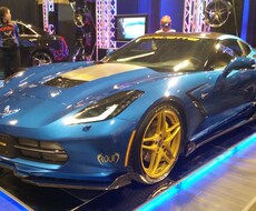 車の写真撮ります イメージ1