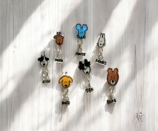 手描きオリジナルピアス･イヤリング作ります 大好きなペットや言葉お花や動物なんでもポップで可愛く作ります
