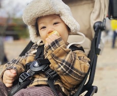 遊ぶ、食べる、笑うベビー子どもの写真素材提供します イメージ1